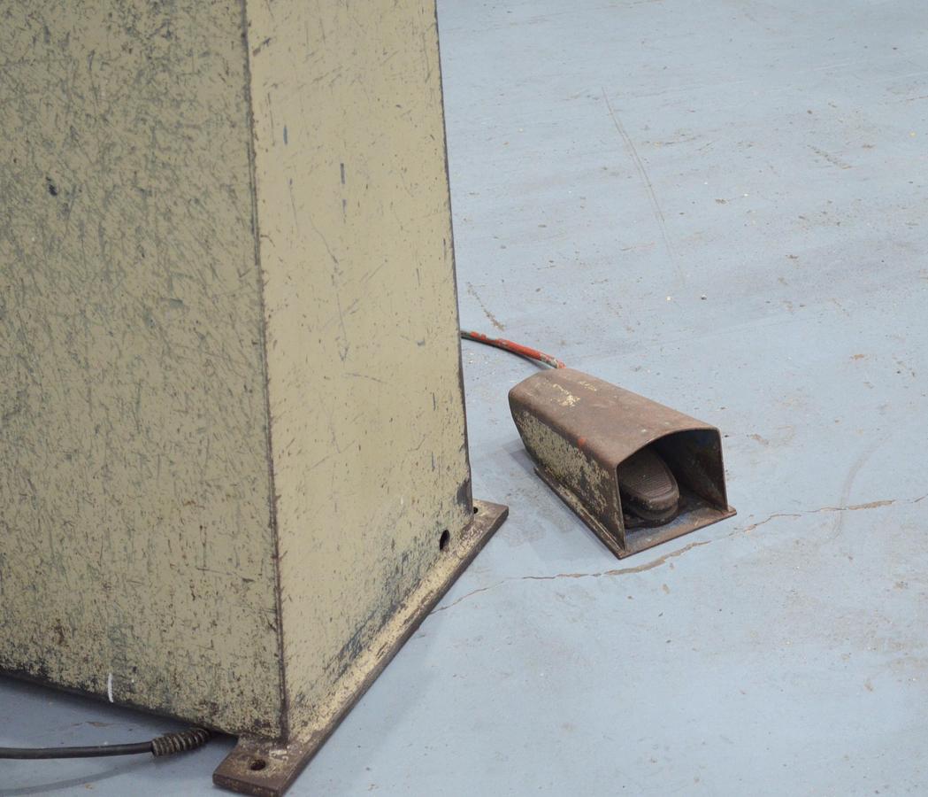 Usado Punzonadora hidráulica GEKA Microcrop 36 - 1318