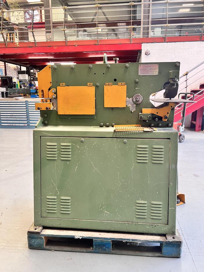Usado Punzonadora Geka Minicrop 45 usada