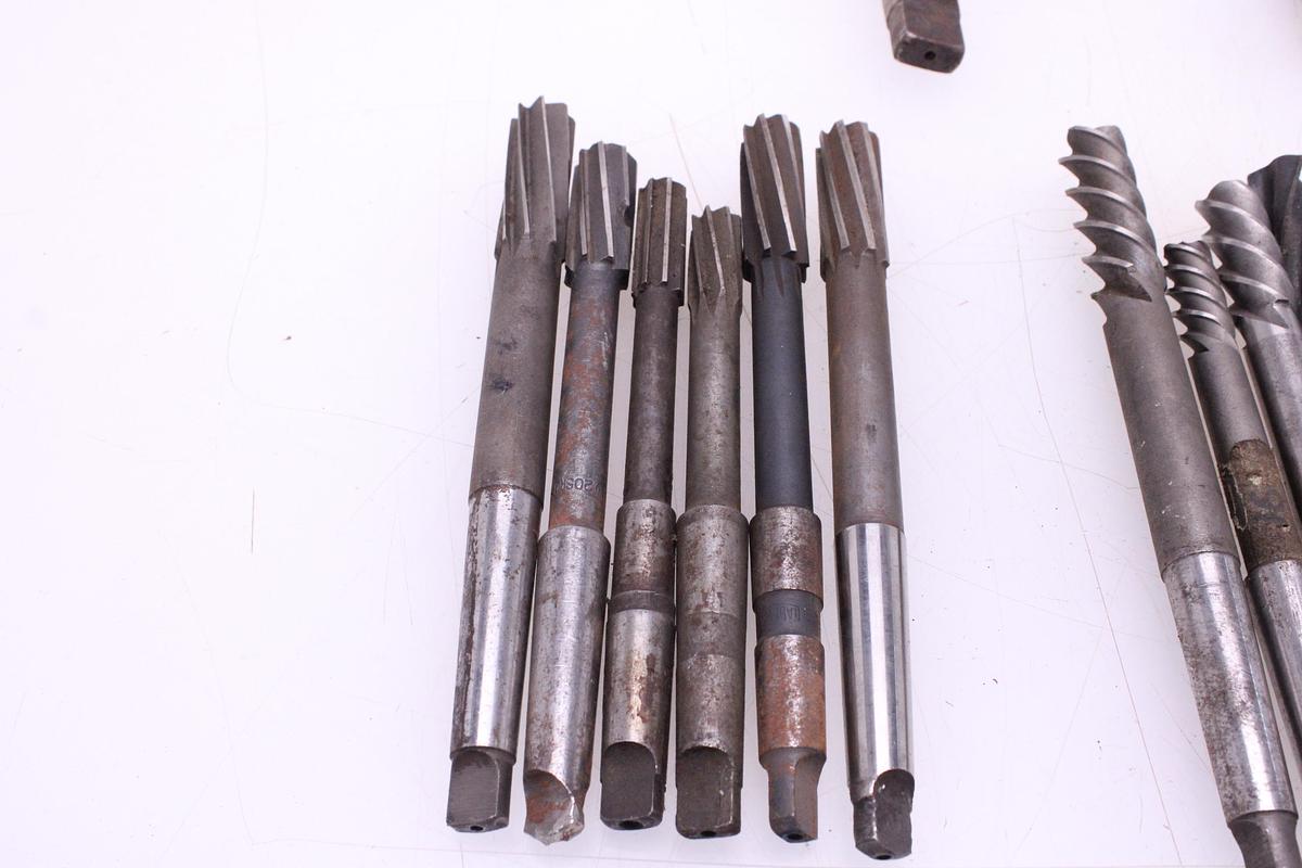 Usado Lote Escariadores y Fresas con Vástago Cono Morse