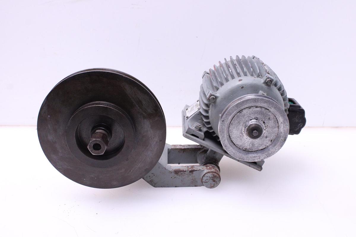 Usado Rectificadora Muela sobre Torno AGUIRENA