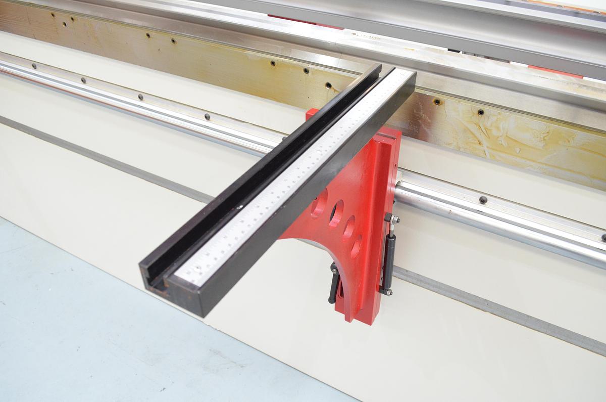 Plegadora Hidráulica MVD SERIE B - 3.100x175Tn