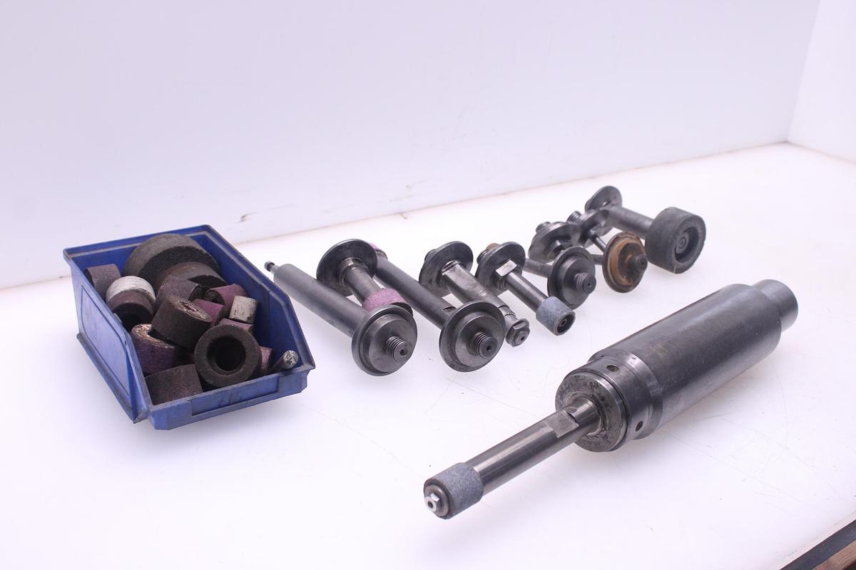 Usado Rectificadora con muelas para torno