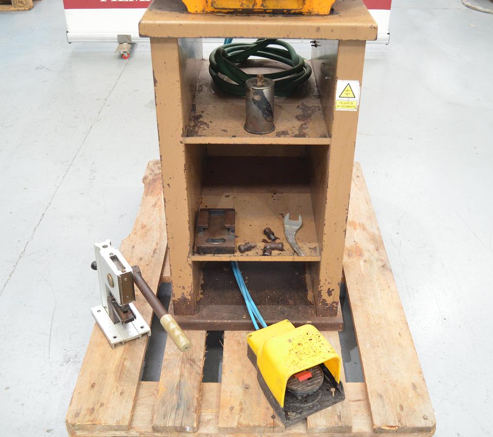 Usado Prensa neumática pulmon AZ PV-2000 S