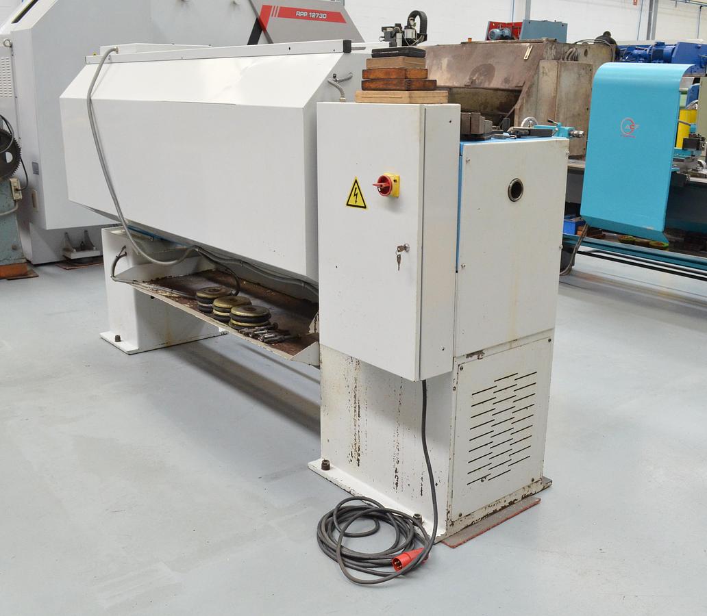 Usado Torno Pinacho S90-225 de 1650mm e.p. 98