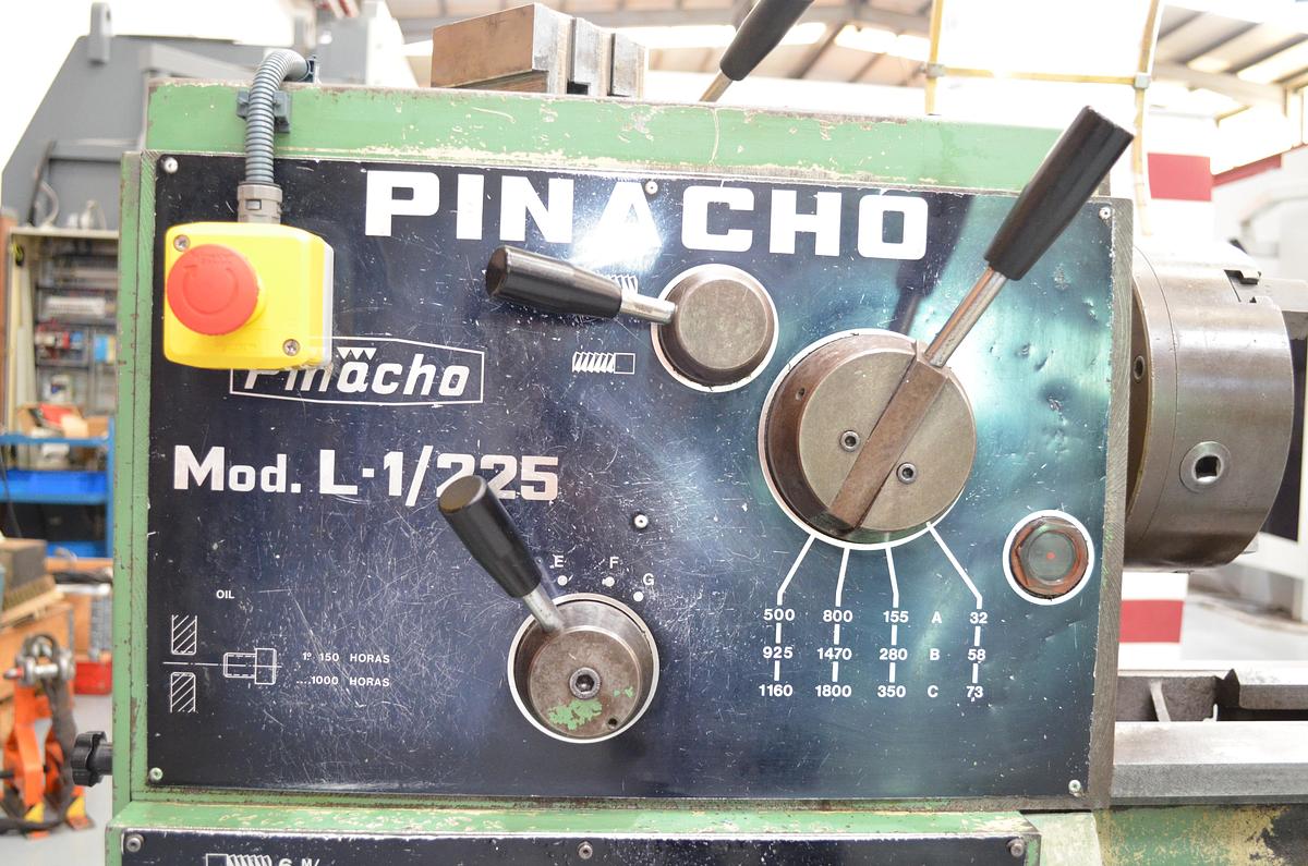 Usado Torno Pinacho L1-225  1650mm e.p. verde