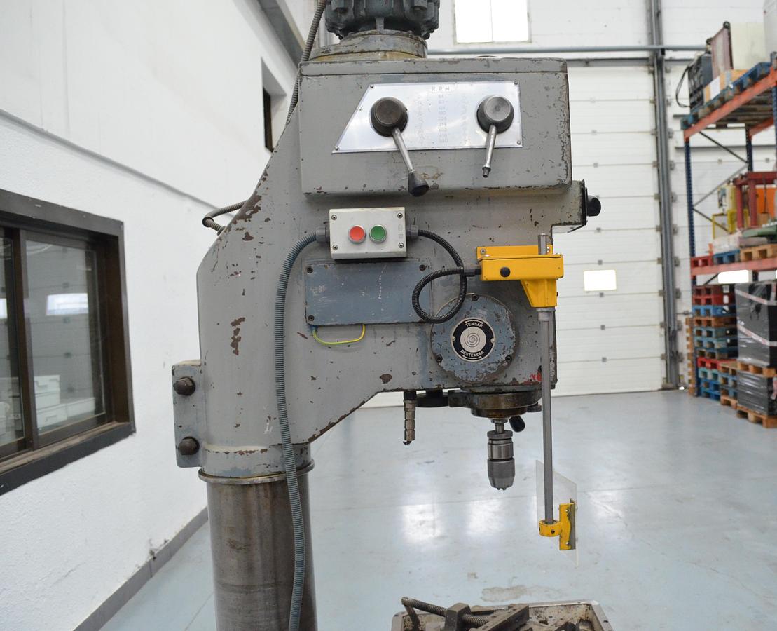 Usado Taladro columna engranajes MUGUI M-40-A