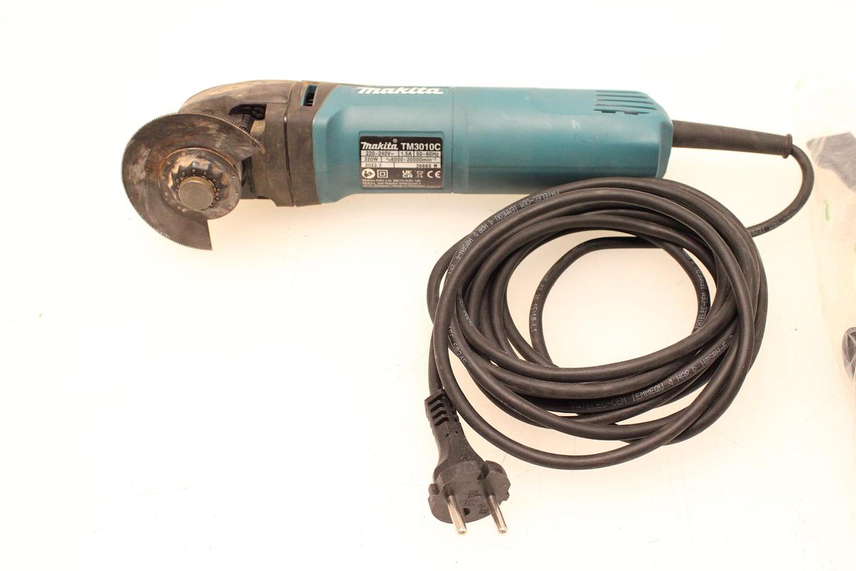 Usado Multiherramienta MAKITA TM3010C