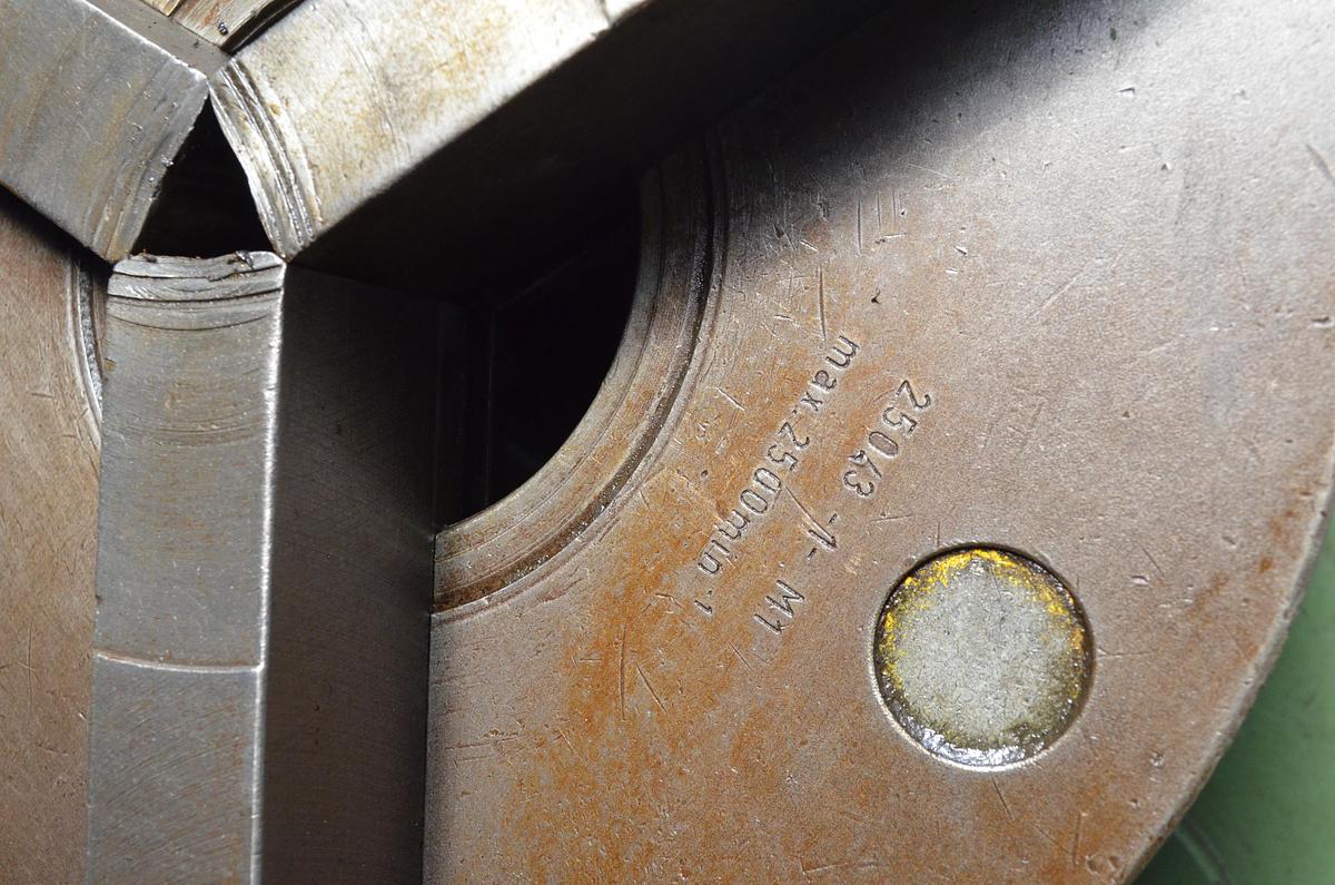 Usado Torno cumbre 60 1500mm e.p