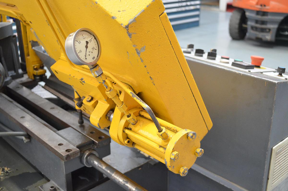 Usado Sierra cinta usada semi-automática MG BMSO 320L