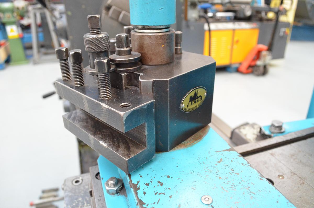 Usado Torno Pinacho L1-225 de 1650mm e.p. Azul