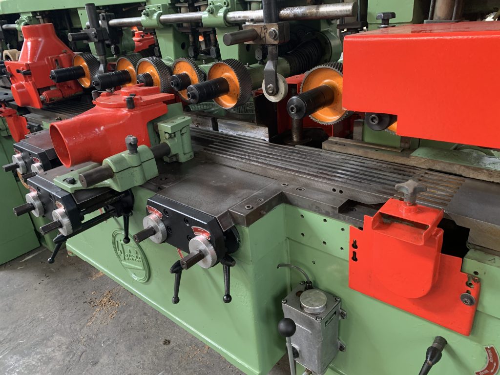 Usato Scorniciatrice marca Weinig modello PFA 17N a 8 alberi