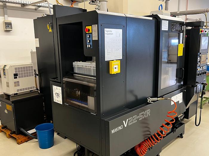 Gebraucht 5 Achsen - High Speed Präzisionsbearbeitungszentrum  MAKINO V22-5XR