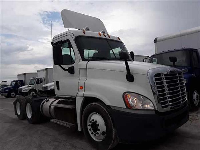 Used 2014 FREIGHTLINER CASCADIA