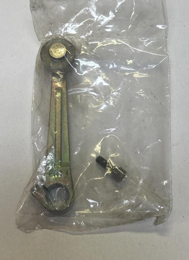 SQUARE D,9007-EA11,STEEL ROLLER LEVER ARM 3" X 3/4" X 1/4" NOS