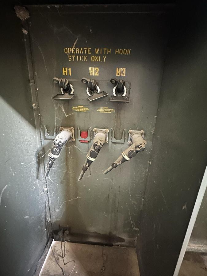 Used McGraw-Edison,Padmount Transformer,750 KVA 12470GRDY/7200-480GRDY/277