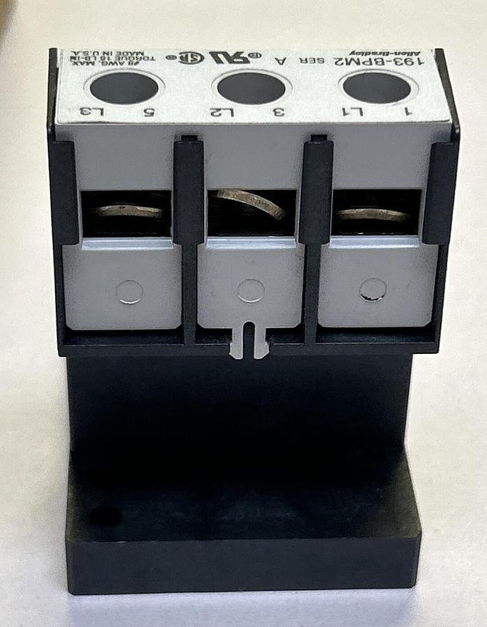 Used ALLEN BRADLEY,193-BPM2,DIN RAIL/PANEL ADAPTER NEW