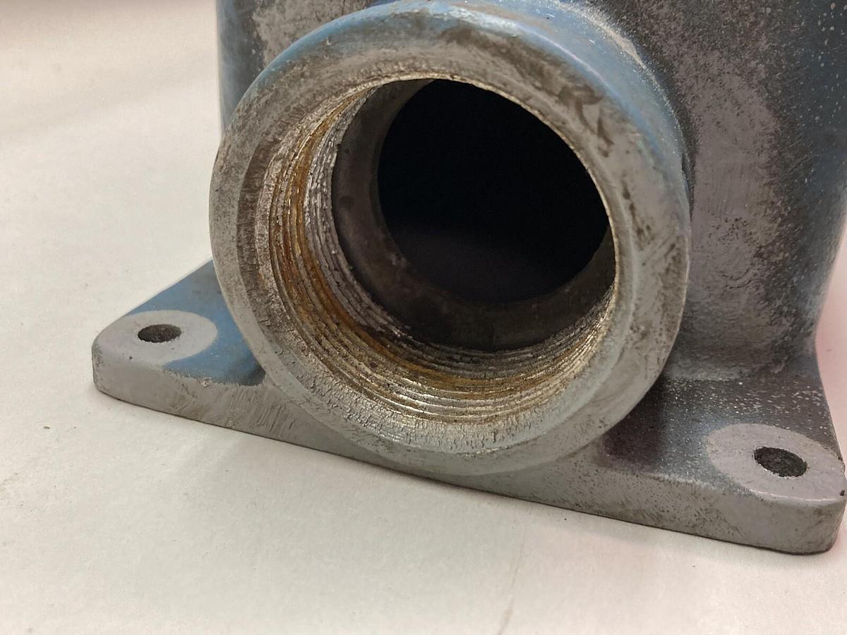 Used Hubbell,460B7W,Female Receptacle 1-1/2 Inch Conduit Box