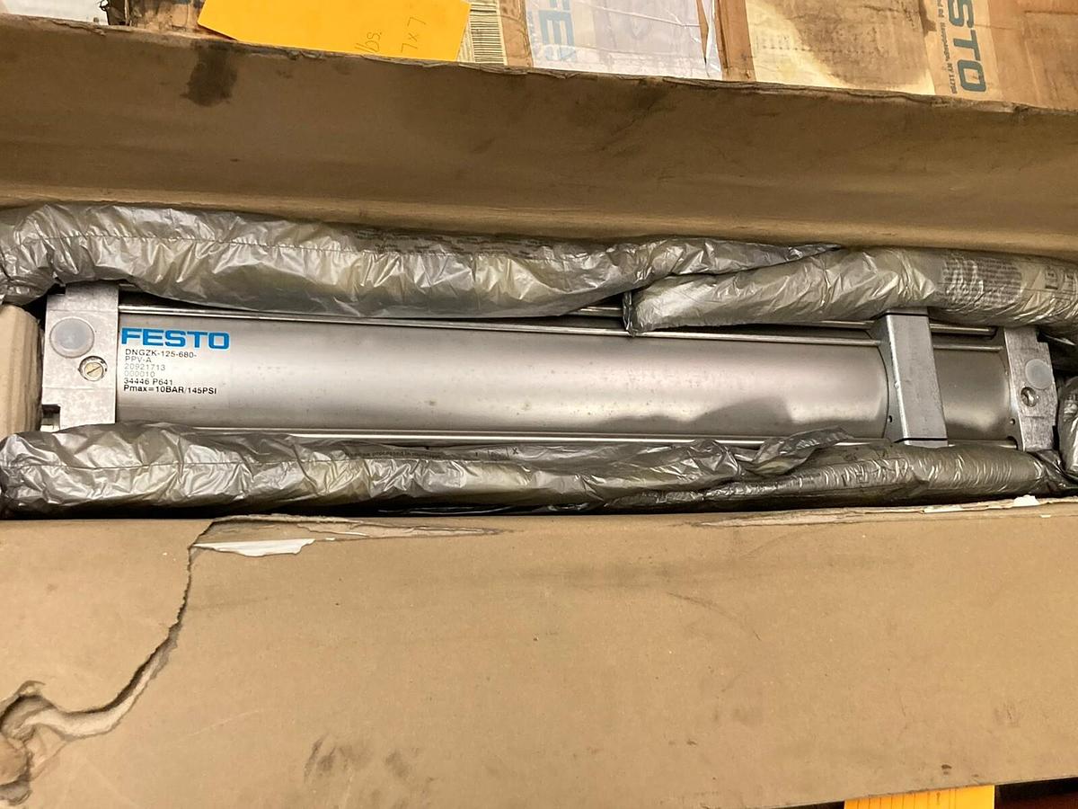 FESTO,DNGZK-125-680-PPV-A,PNEUMATIC CYLINDER