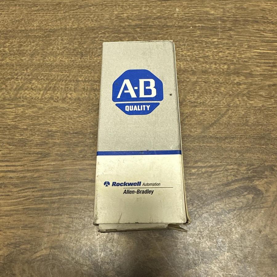 Allen Bradley,800MR-A2,Black Push Button