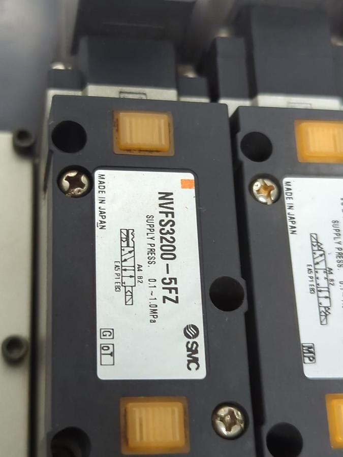 Used SMC,NVV5FS3-01T-041-03T,PNEUMATIC MANIFOLD W/ 3 VALVES NVFS3300-5FZ USED