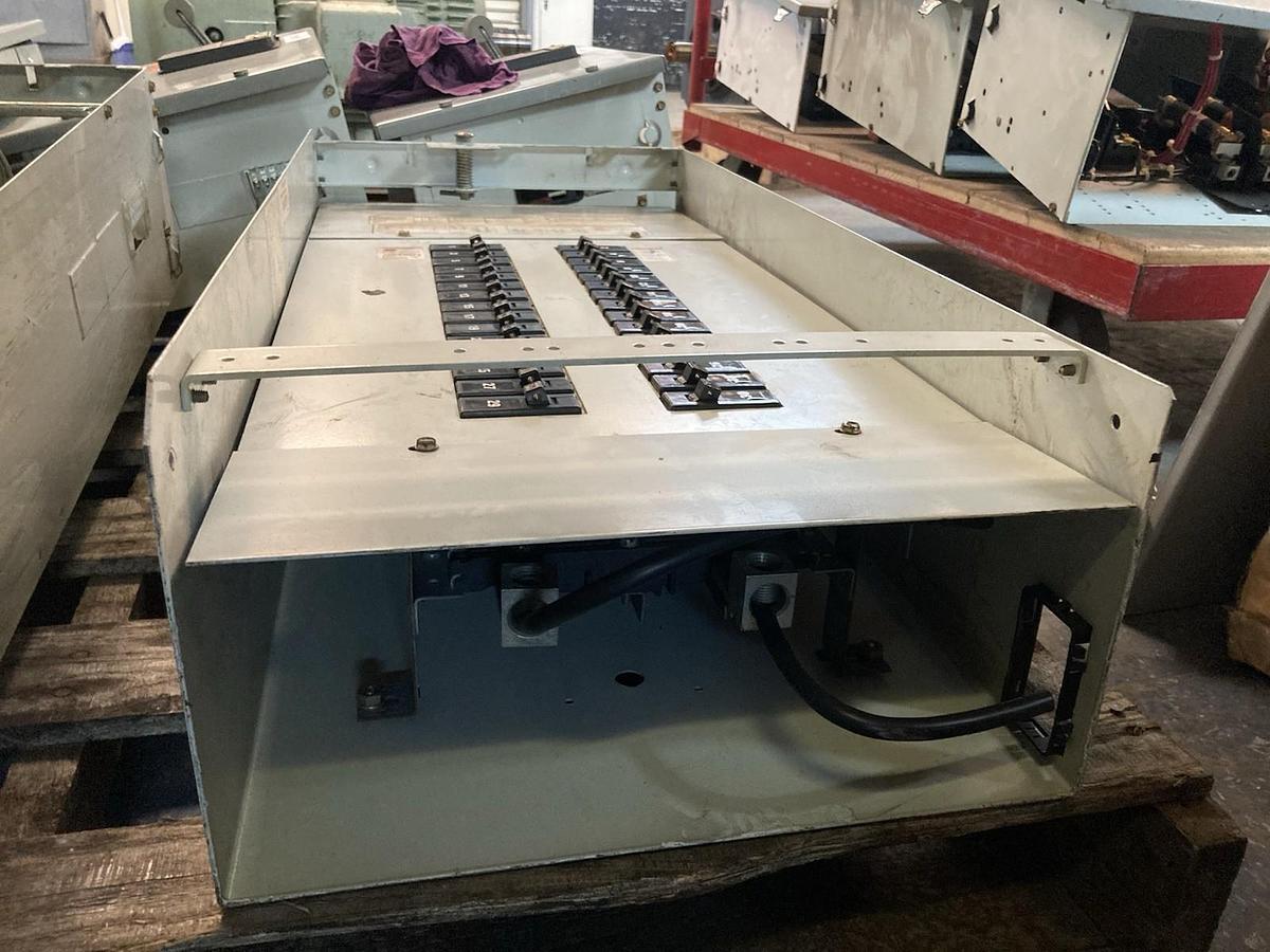 Used Eaton,PRL1,Pow-R-Line Panelboard 15A Breakers 480v MCC Bucket