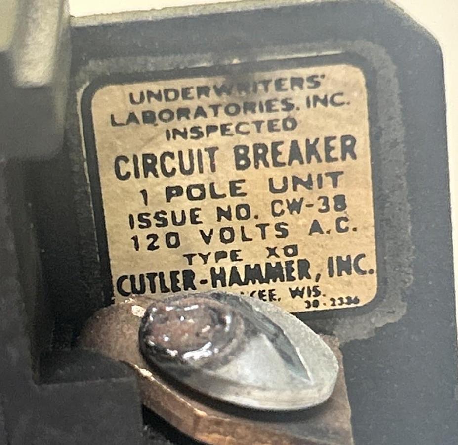 Used CUTLER HAMMER,XO115,CIRCUIT BREAKER 15A 120V 1P LOT OF 11