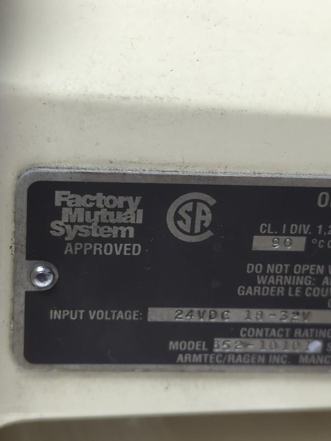 Used OMNIGUARD,652-10101,U/V FIRE DETECTOR 24VDC 18-32V NEMA 4 PRE-OWNED