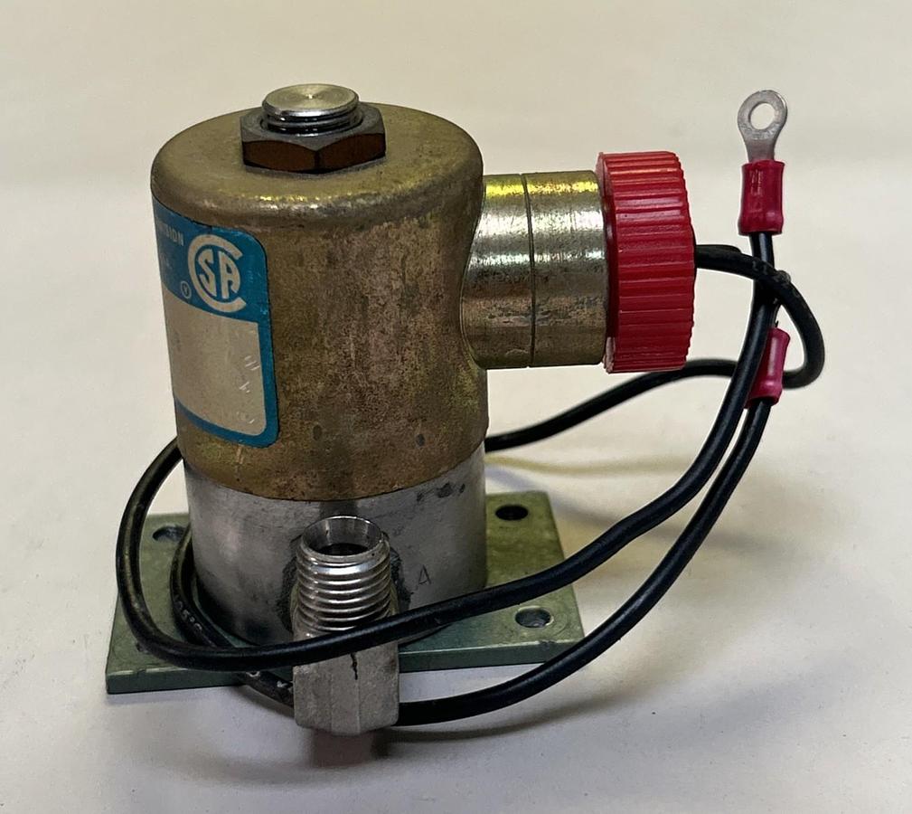 Used SKINNER VALVE,V52DB2100,SOLENOID VALVE 1/8 IN ORIFICE 100PSI 110/120V