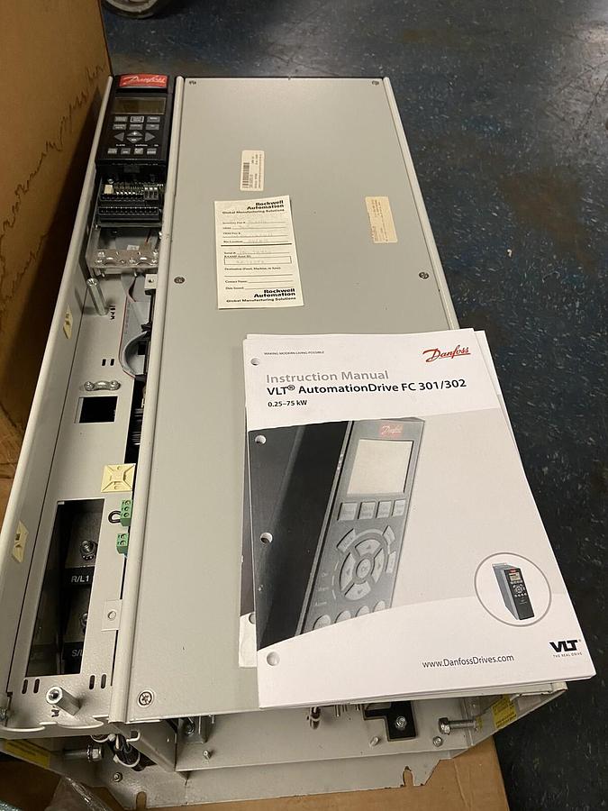 Used Danfoss,VLT5100-PT5-COO-ST-RO-DL-F00A00CO,100Hp 174A AC Variable Speed Drive