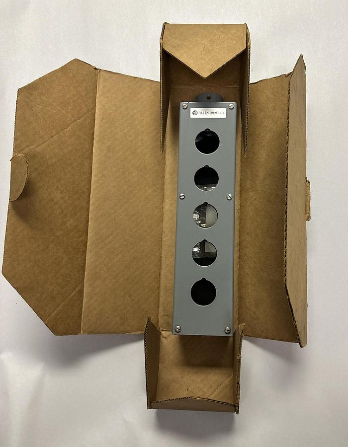 Used ALLEN BRADLEY,800T-5PY,SER M PUSH BUTTON ENCLOSURE NEW