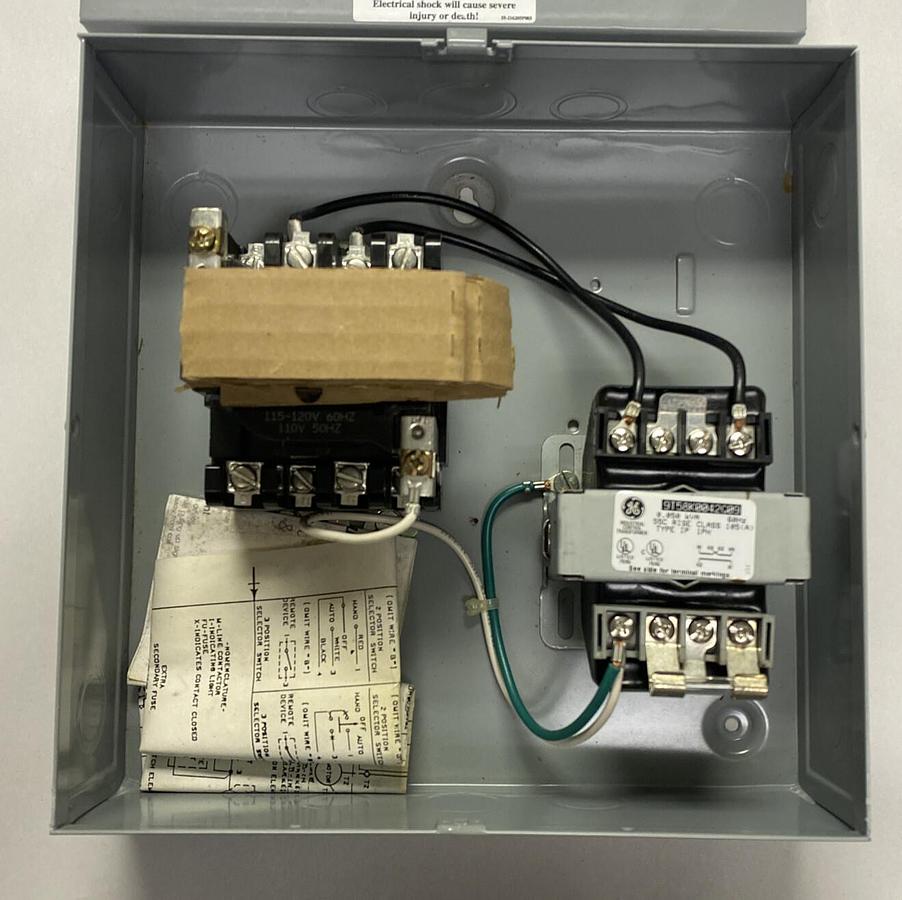 GENERAL ELECTRIC,CR305B104AGA, MAGNETIC CONTACTOR SIZE 0 W/ ENCLOSURE NEW NO BOX