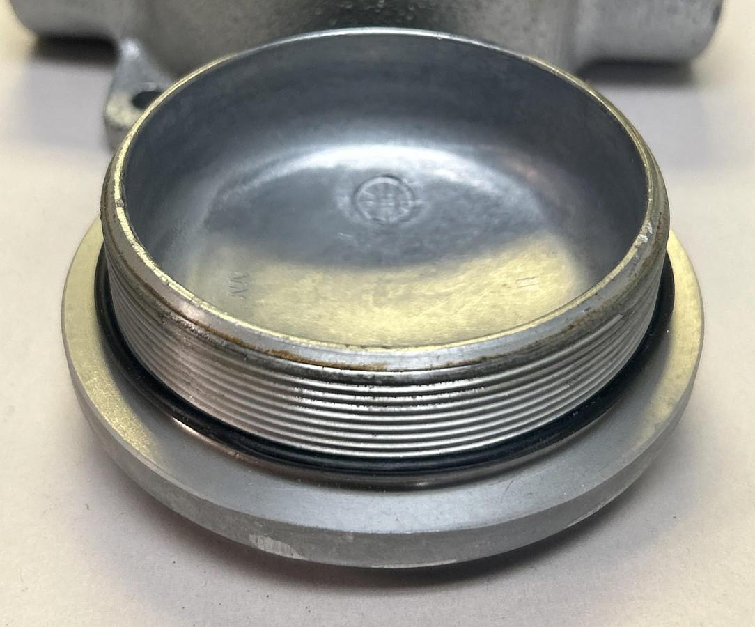 CROUSE HINDS,EABC26,CONDUIT OUTLET BOX W/ COVER NOS