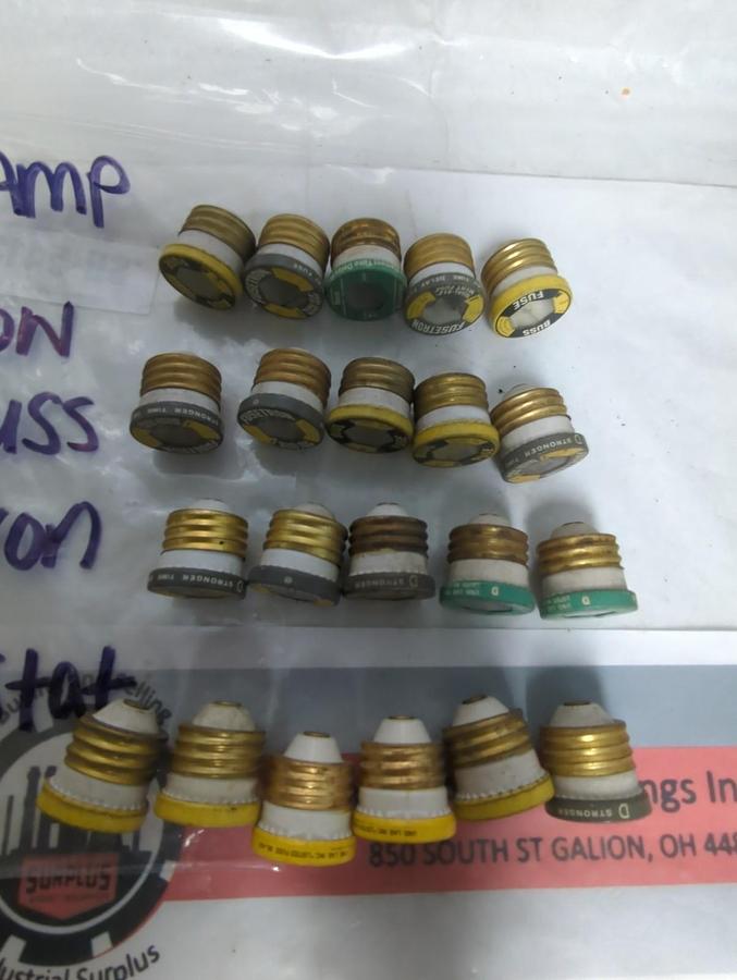 Used BUSSMANN,3 AMP,SCREW IN FUSE 3 AMP LOT OF 21 PRE-OWNED