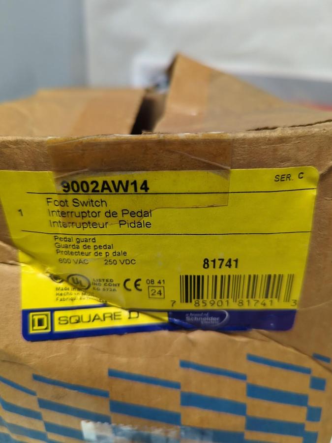 SQUARE D,9002AW14,SERIES C FOOT SWITCH 600 VAC 250 VDC NOS