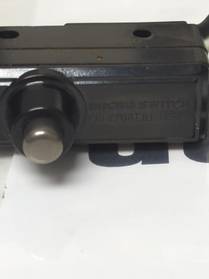 MICROSWITCH,BE-2RB,SNAP ACTION SWITCH 25A 125/250VAC NOS