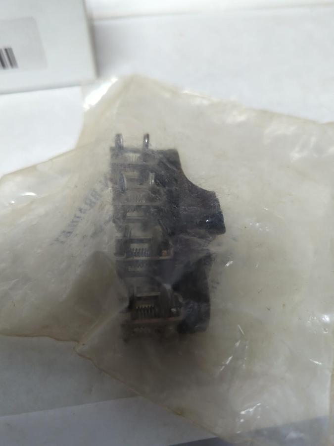 ALLEN-BRADLEY,X-217703,CROSS BAR WITH CONTACTS 4-POLE TYPE BX NOS