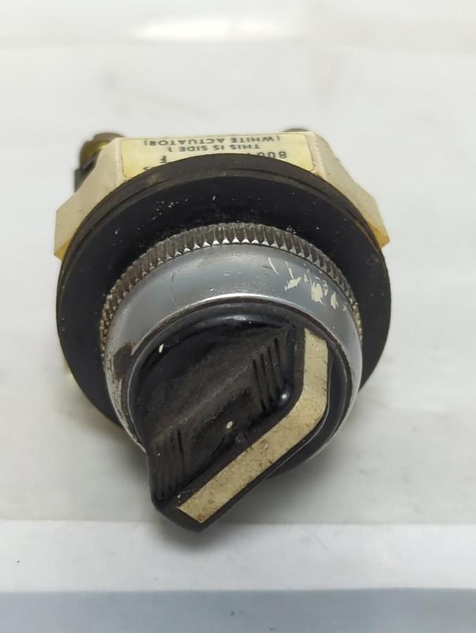 Used ALLEN BRADLEY,800-H2,SERIES F SELECTOR SWITCH PRE-OWNED