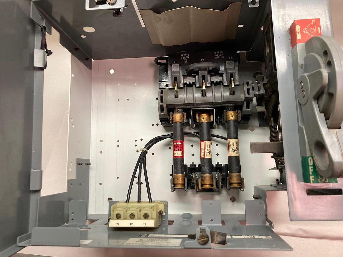 Used Allen Bradley,2100 2192F,30 Amp 12 Inch MCC Disconnect Feeder Bucket