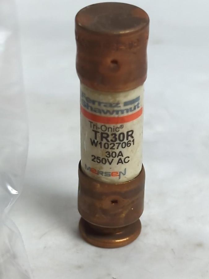 Used FERRAZ SHAWMUT,TR30R,TRI-ONIC 30 AMP FUSE LOT OF 2 PRE-OWNED