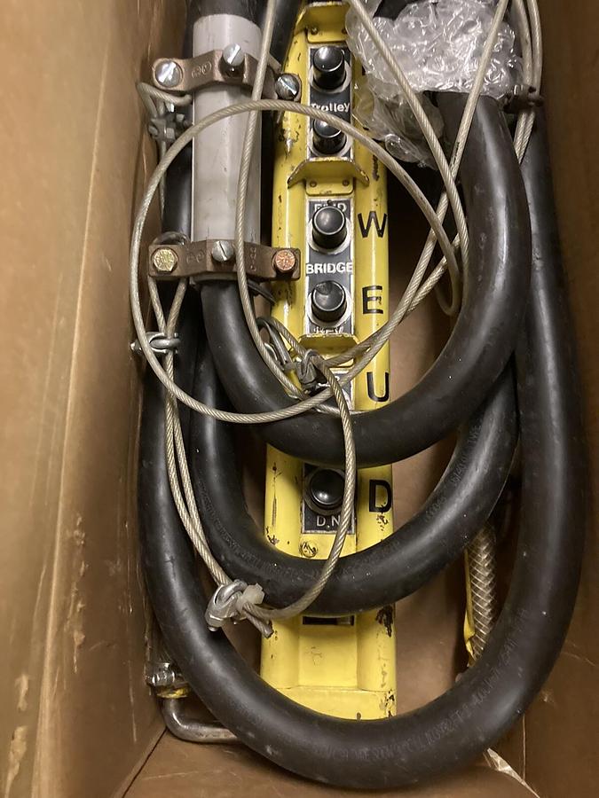 Used Hubbell,.Type 2015 PBC,3 SPD Bridge 4 SPD UP/DOWN Pushbutton PENDANT 20' CABLE