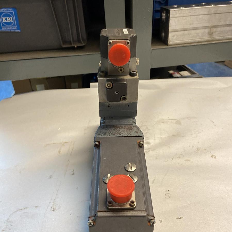 Used Rexroth,4WRD-10-100-41/10L2Z9/M,Hydraulic Proportional Servo Valve 4WS2EM10-45