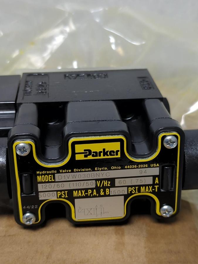 PARKER,D1VW030BNYC,DIRECTIONAL CONTROL VALVE 4-CHAMBER 5000 PSI NOS