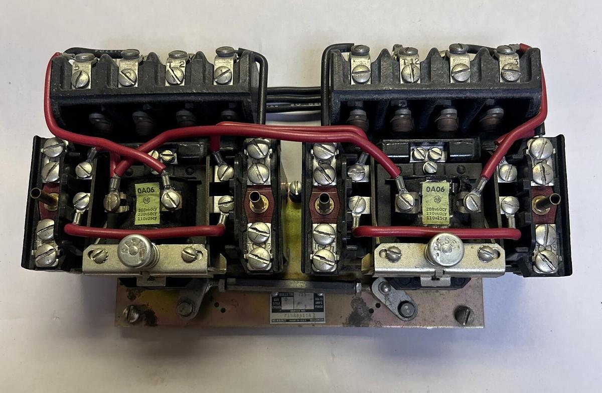 Used ALLEN BRADLEY,715AAA11A,CONTACTOR SIZE 0