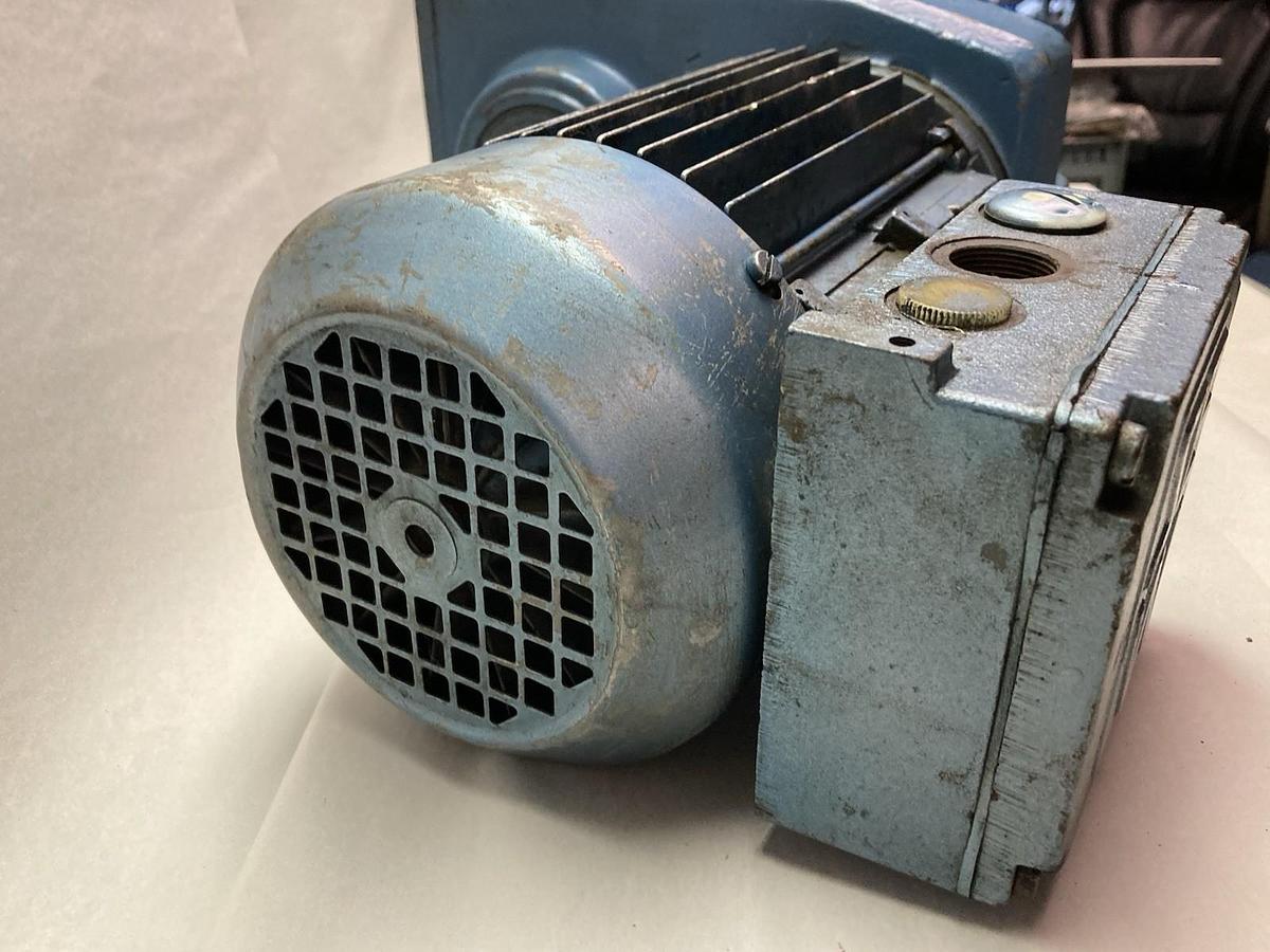 Used Sew-Eurodrive,FAF40DT80N4,Gear Motor ratio 65 1700rpm 2420 Torque