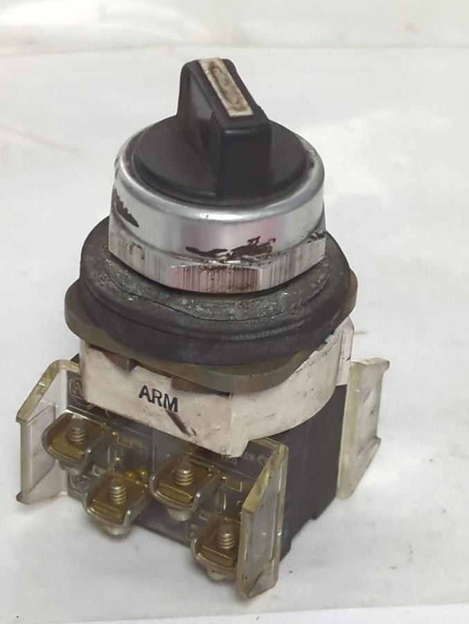Used ALLEN BRADLEY,800T-J2,SELECTOR SWITCH SERIES T PRE-OWNED