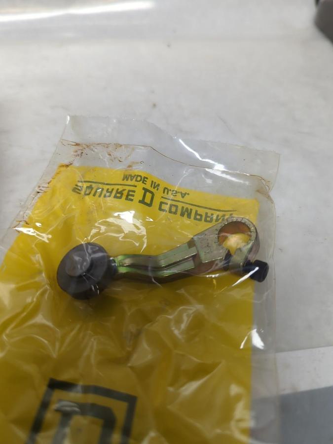 SQUARE D,9007 KA-11,ROLLER LEVER ARM TYPE KA-11 NOS