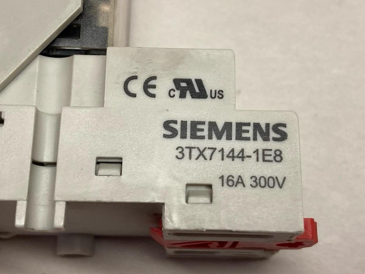 Siemens,3TX71,General Purpose Relay w/3TX7144-1E8 Socket Base