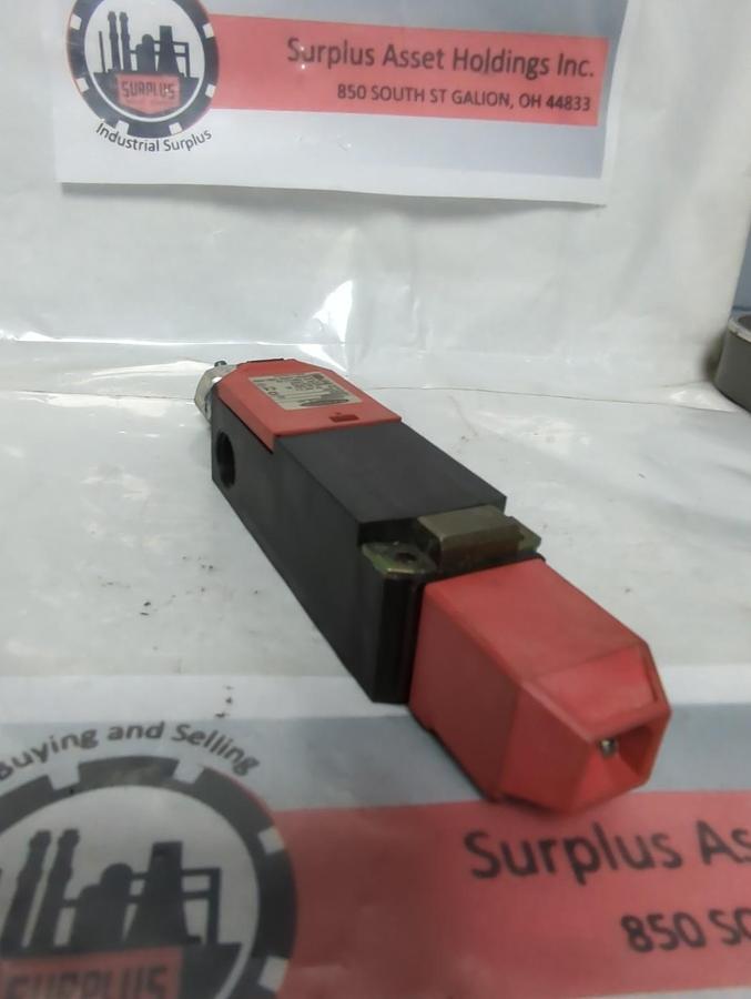 Used BANNER,SI-LS42UMH,SAFETY INTERLOCK SWITCH SOLENOID 24-230V MC PRE-OWNED