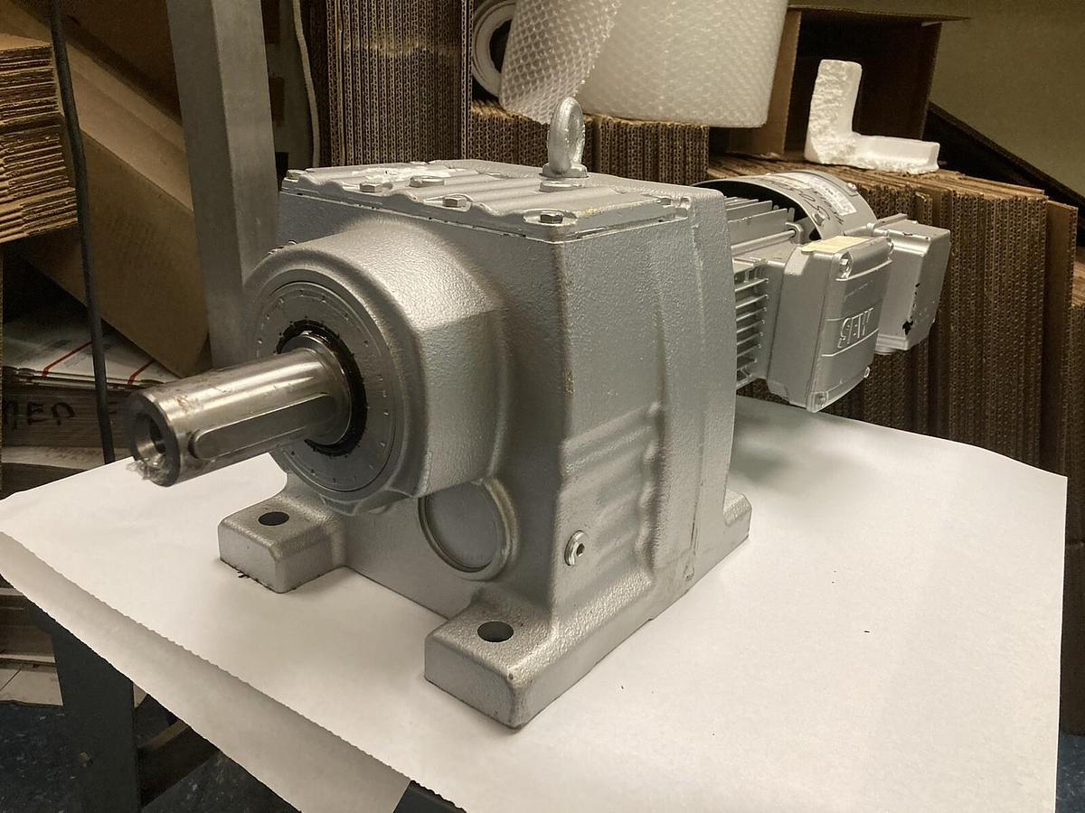 Sew-Eurodrive,R77 DRN80M4/TF/V,Gearmotor Ratio 145.67  1440/9.9 RPM