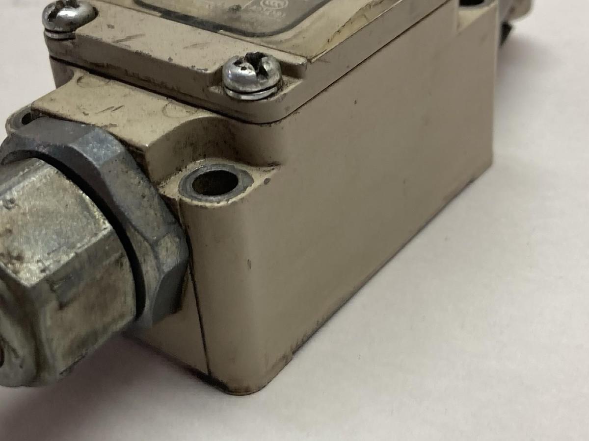Used Omron,WLD2-LD,Limit Switch 115VDC 10A Type 3, 4 and 13